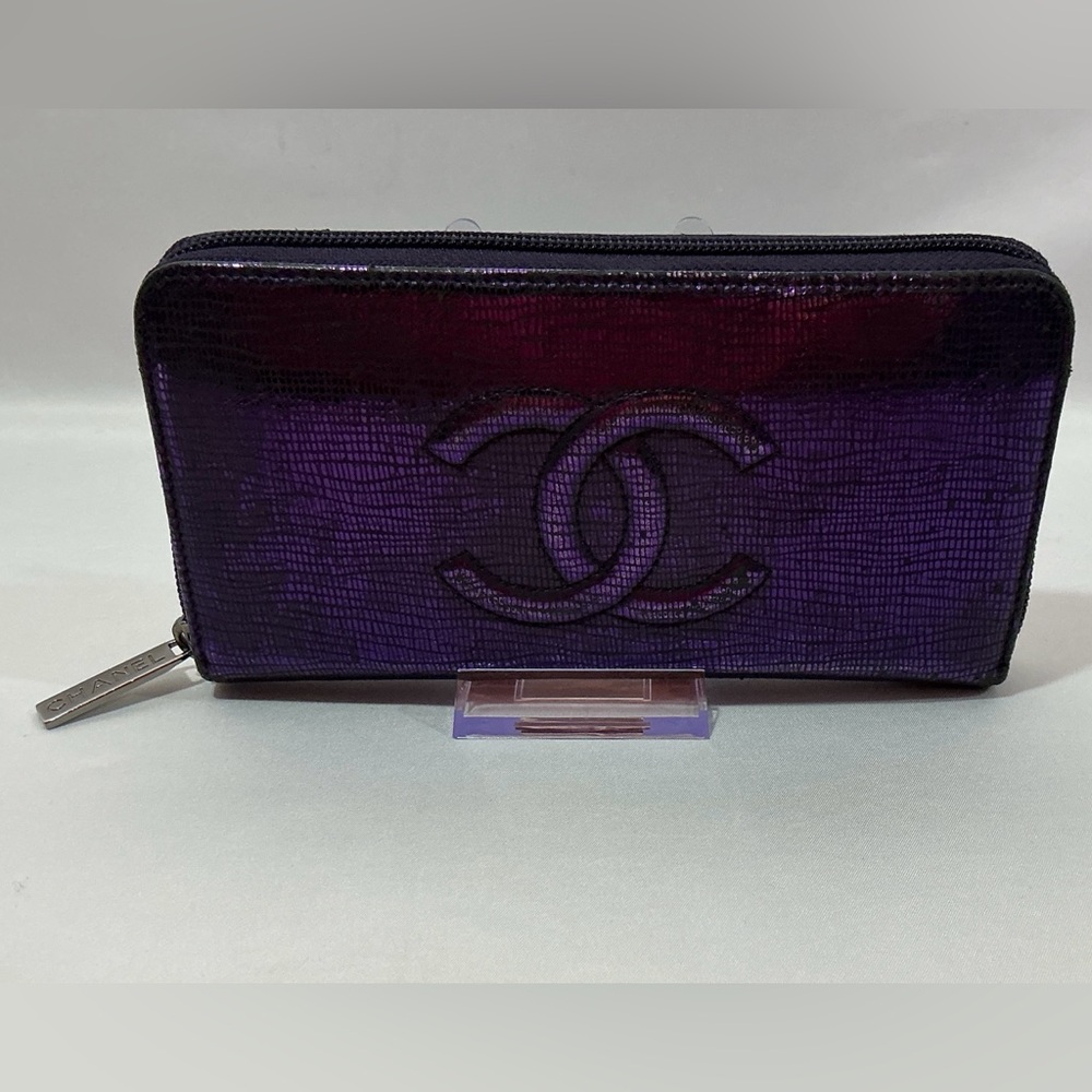 Authentic CHANEL Iridescent Purple Caviar Zip Lizard Embossed Yen Wallet - Picture 2 of 16